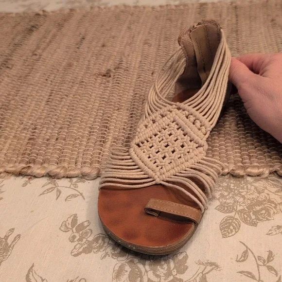 MOSSIMO  MACRAMÉ SANDALS SIZE 6 - Picture 2 of 4